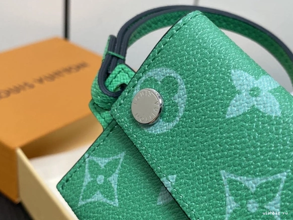 WIS Card Necklace-7.6*10*0.5CM Holder VUITTON LOUIS 0306